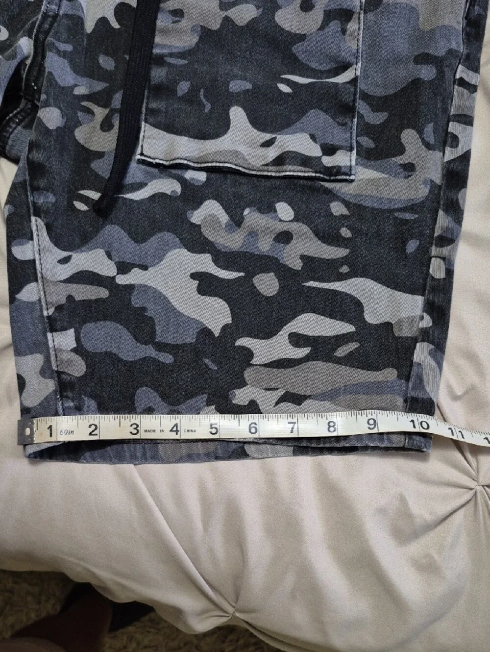 Men's Gray Camo Cargo Shorts with Utility Pockets - Picture 9 of 9